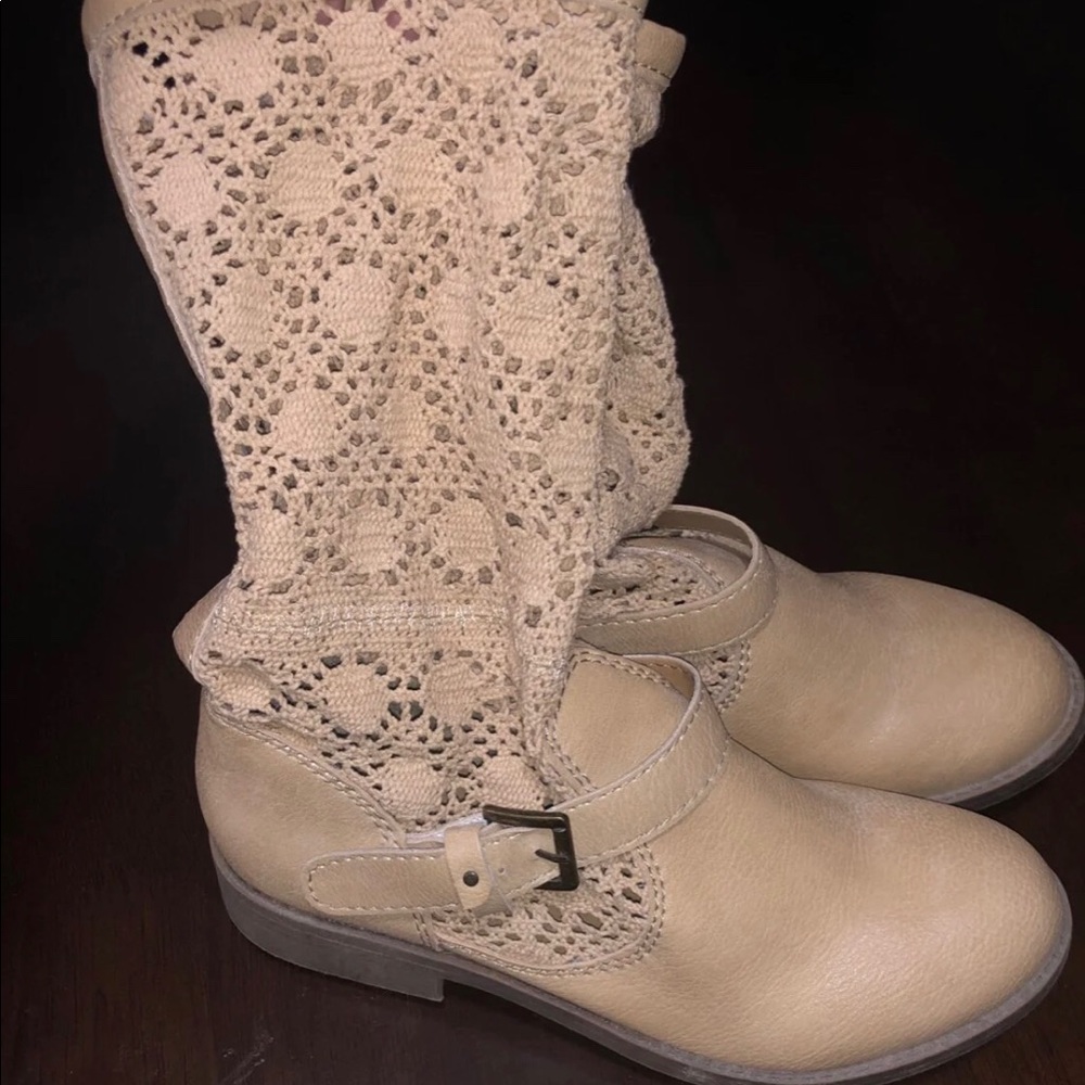 Women’s boots size 6.5...these are fun!